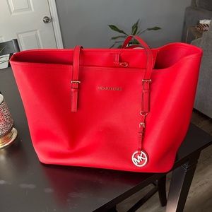 Michael Kors Large Jet Set Tote - Red